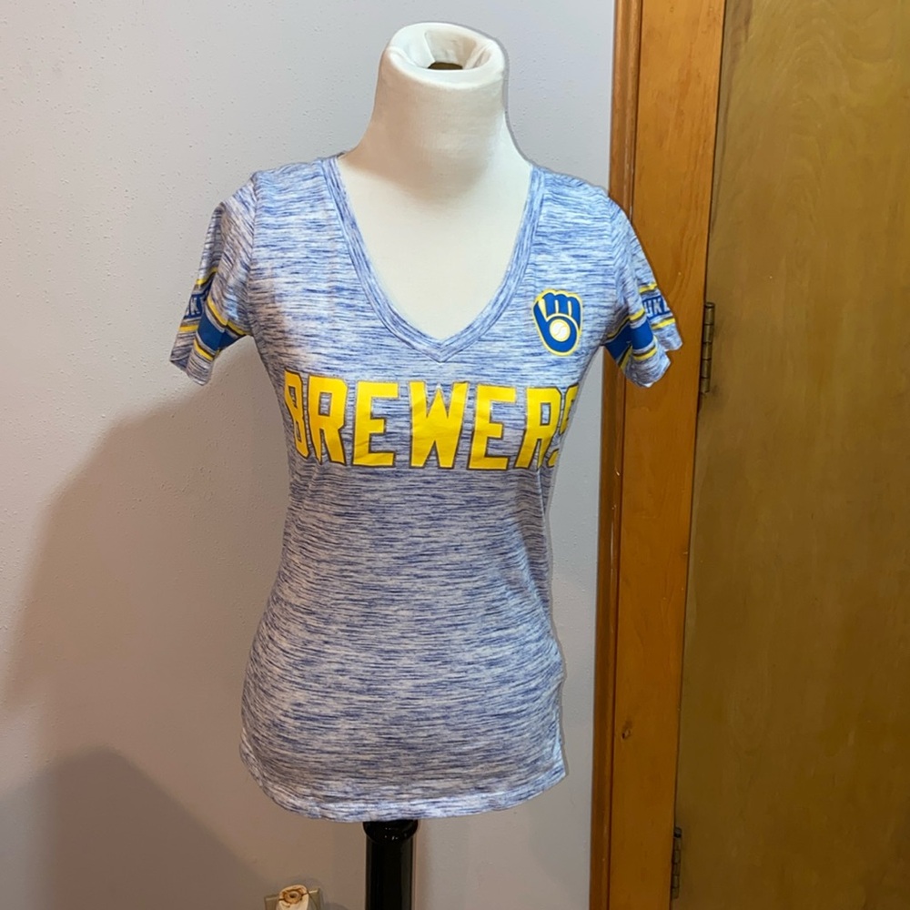 Milwaukee Brewers v-neck, size smalll